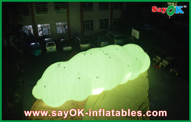 پرتوهای 0.18mm پلاستیکی بادی هلیم Cloud Balloon Float در هوا با نور چراغ