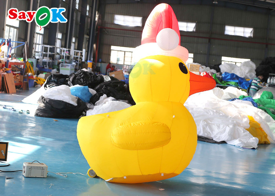 اردک بادی کریسمس 2 متری زرد با دکوراسیون حیاط