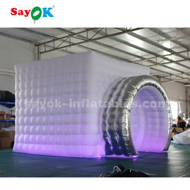 چادر مهمانی بادی به شکل دوربین بادی سفید و نقره ای غرفه عکس بادی برای نمایشگاه تجاری