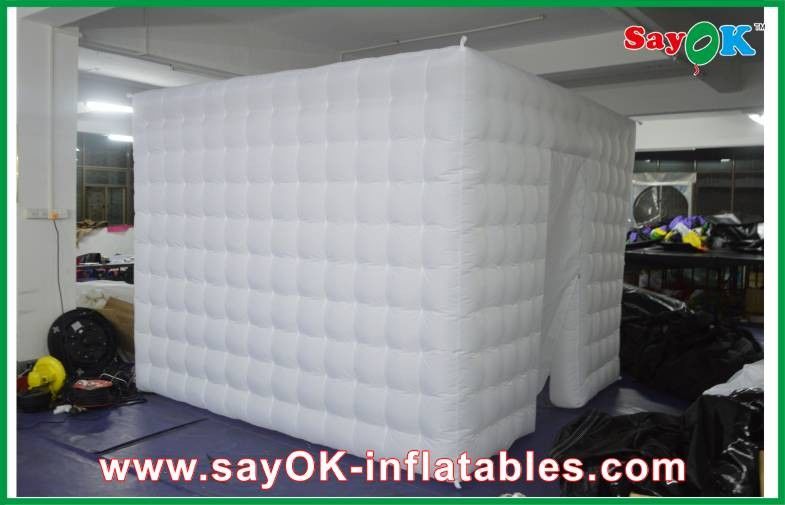 غرفه عکس بادی استخدام غرفه عکس بادی جذاب چراغ LED با چاپ لوگوی یک درب